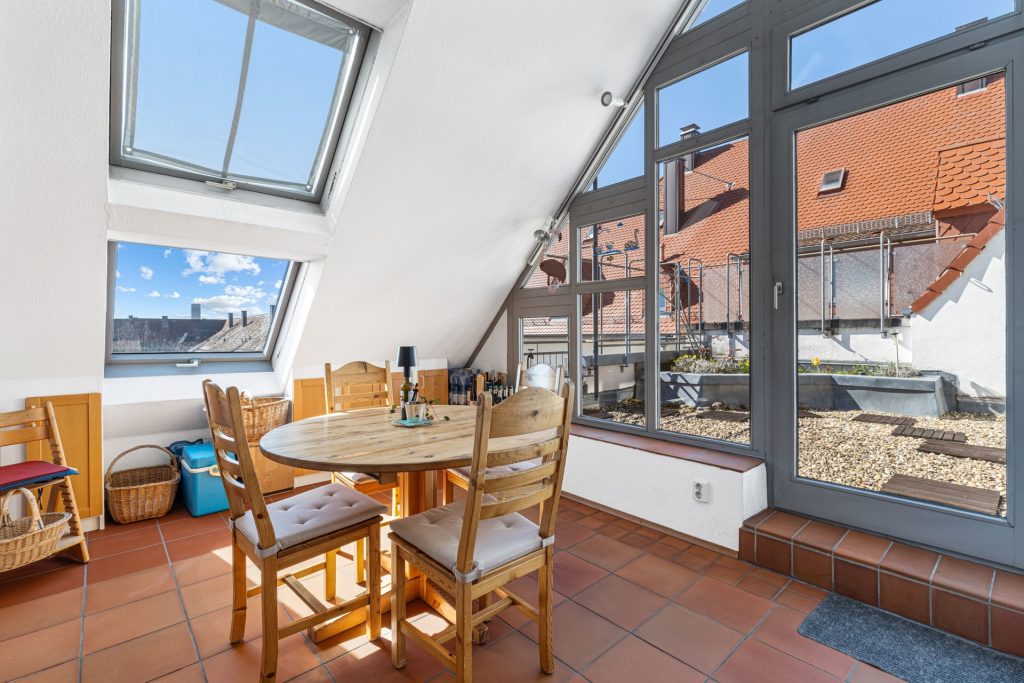 HUST Immobilien GmbH & Co. KG - Immobilienangebot - Karlsruhe - Alle - Maisonette-Wohnung mit Dachterrasse in Südausrichtung & separate ELW in der Karlsruher Südweststadt!