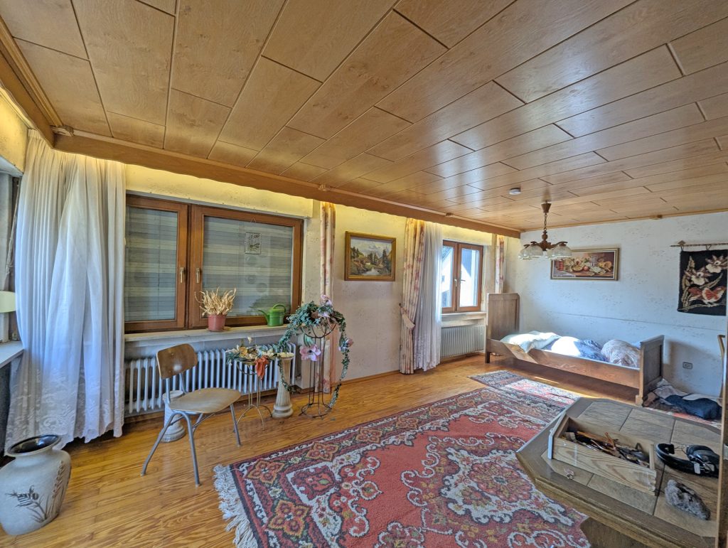 HUST Immobilien GmbH & Co. KG - Immobilienangebot - Östringen / Odenheim - Alle - Doppelhaushälfte mit großem Garten, zwei Garagen und Potenzial zur Verwirklichung Ihrer Wohnträume