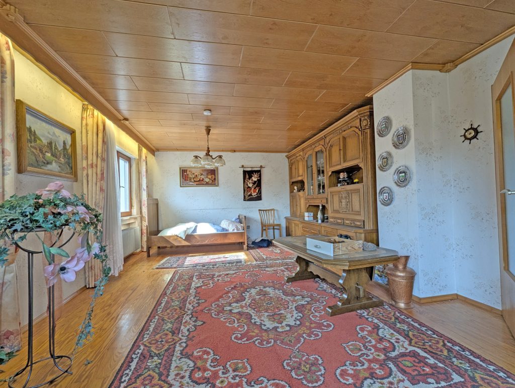 HUST Immobilien GmbH & Co. KG - Immobilienangebot - Östringen / Odenheim - Alle - Doppelhaushälfte mit großem Garten, zwei Garagen und Potenzial zur Verwirklichung Ihrer Wohnträume