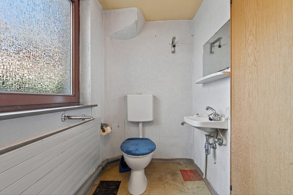 HUST Immobilien GmbH & Co. KG - Immobilienangebot - Östringen / Odenheim - Alle - Wohnen mit Perspektive – Doppelhaushälfte mit großem Garten und Entwicklungspotenzial in Odenheim