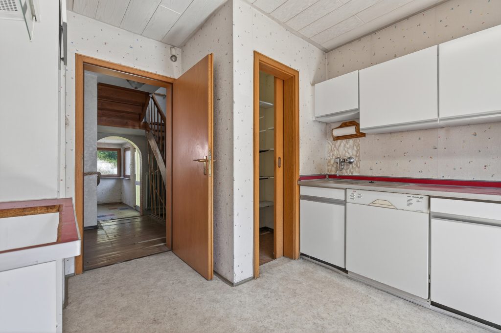 HUST Immobilien GmbH & Co. KG - Immobilienangebot - Östringen / Odenheim - Alle - Wohnen mit Perspektive – Doppelhaushälfte mit großem Garten und Entwicklungspotenzial in Odenheim