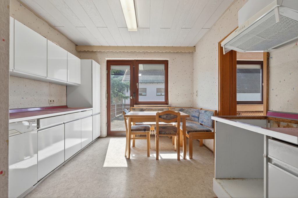 HUST Immobilien GmbH & Co. KG - Immobilienangebot - Östringen / Odenheim - Alle - Wohnen mit Perspektive – Doppelhaushälfte mit großem Garten und Entwicklungspotenzial in Odenheim