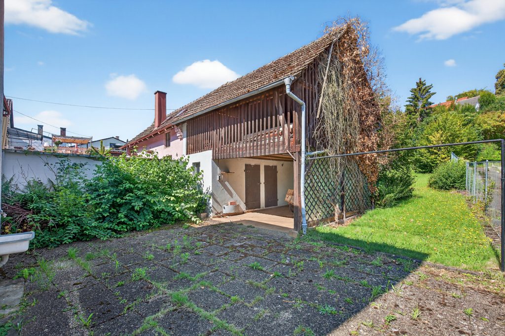 HUST Immobilien GmbH & Co. KG - Immobilienangebot - Östringen / Odenheim - Alle - Wohnen mit Perspektive – Doppelhaushälfte mit großem Garten und Entwicklungspotenzial in Odenheim