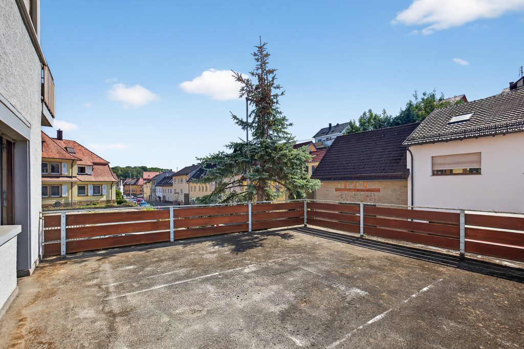 HUST Immobilien GmbH & Co. KG - Immobilienangebot - Östringen / Odenheim - Alle - Wohnen mit Perspektive – Doppelhaushälfte mit großem Garten und Entwicklungspotenzial in Odenheim