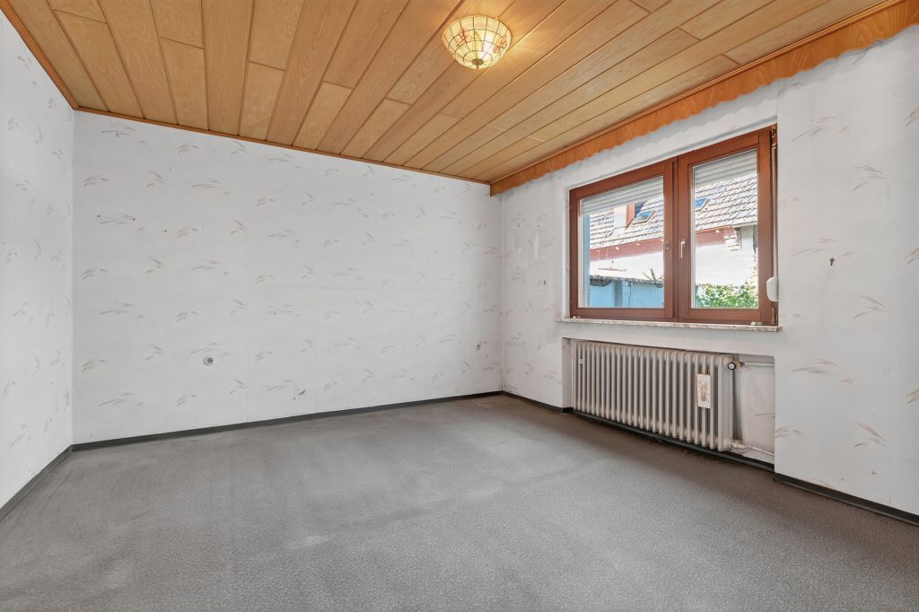 HUST Immobilien GmbH & Co. KG - Immobilienangebot - Östringen / Odenheim - Alle - Wohnen mit Perspektive – Doppelhaushälfte mit großem Garten und Entwicklungspotenzial in Odenheim