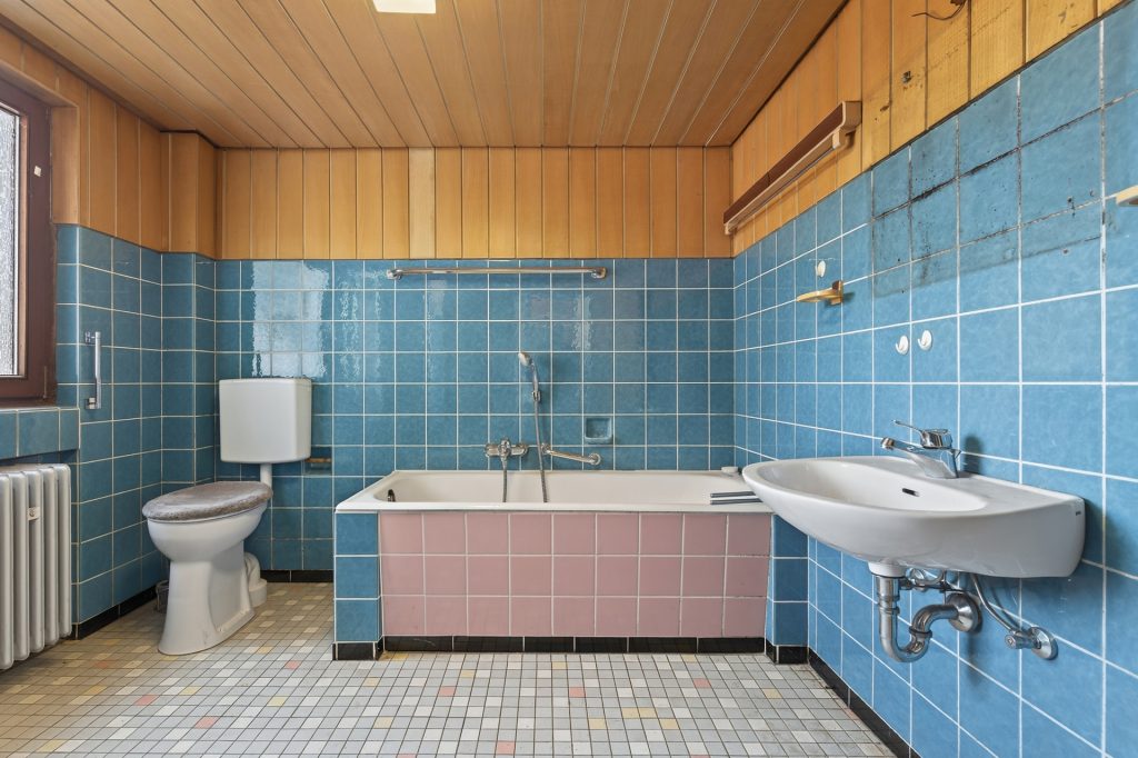 HUST Immobilien GmbH & Co. KG - Immobilienangebot - Östringen / Odenheim - Alle - Wohnen mit Perspektive – Doppelhaushälfte mit großem Garten und Entwicklungspotenzial in Odenheim