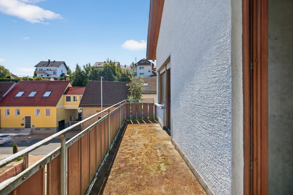 HUST Immobilien GmbH & Co. KG - Immobilienangebot - Östringen / Odenheim - Alle - Wohnen mit Perspektive – Doppelhaushälfte mit großem Garten und Entwicklungspotenzial in Odenheim