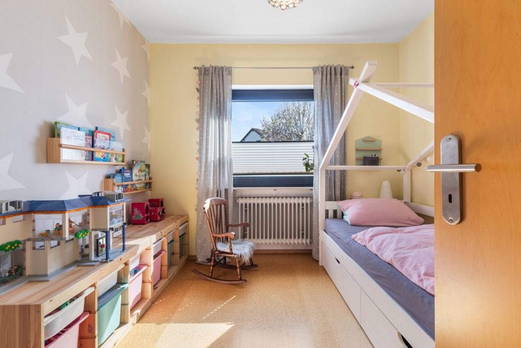 HUST Immobilien GmbH & Co. KG - Immobilienangebot - Hagenbach - Alle - Renoviertes Einfamilienhaus mit Terrasse, Garten und Garage - Ideal für 3 Personen