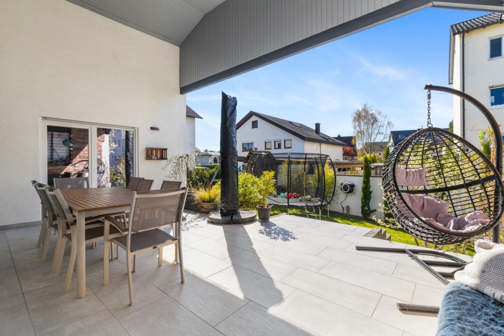 HUST Immobilien GmbH & Co. KG - Immobilienangebot - Hagenbach - Alle - Renoviertes Einfamilienhaus mit Terrasse, Garten und Garage - Ideal für 3 Personen