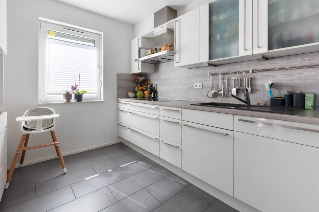 HUST Immobilien GmbH & Co. KG - Immobilienangebot - Karlsruhe / Knielingen - Alle - 4-Zimmer-Erdgeschosswohnung mit Terrasse und großem Garten in Knielingen - aktuell vermietet