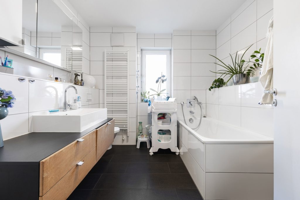 HUST Immobilien GmbH & Co. KG - Immobilienangebot - Karlsruhe / Knielingen - Alle - 4-Zimmer-Erdgeschosswohnung mit Terrasse und großem Garten in Knielingen - aktuell vermietet