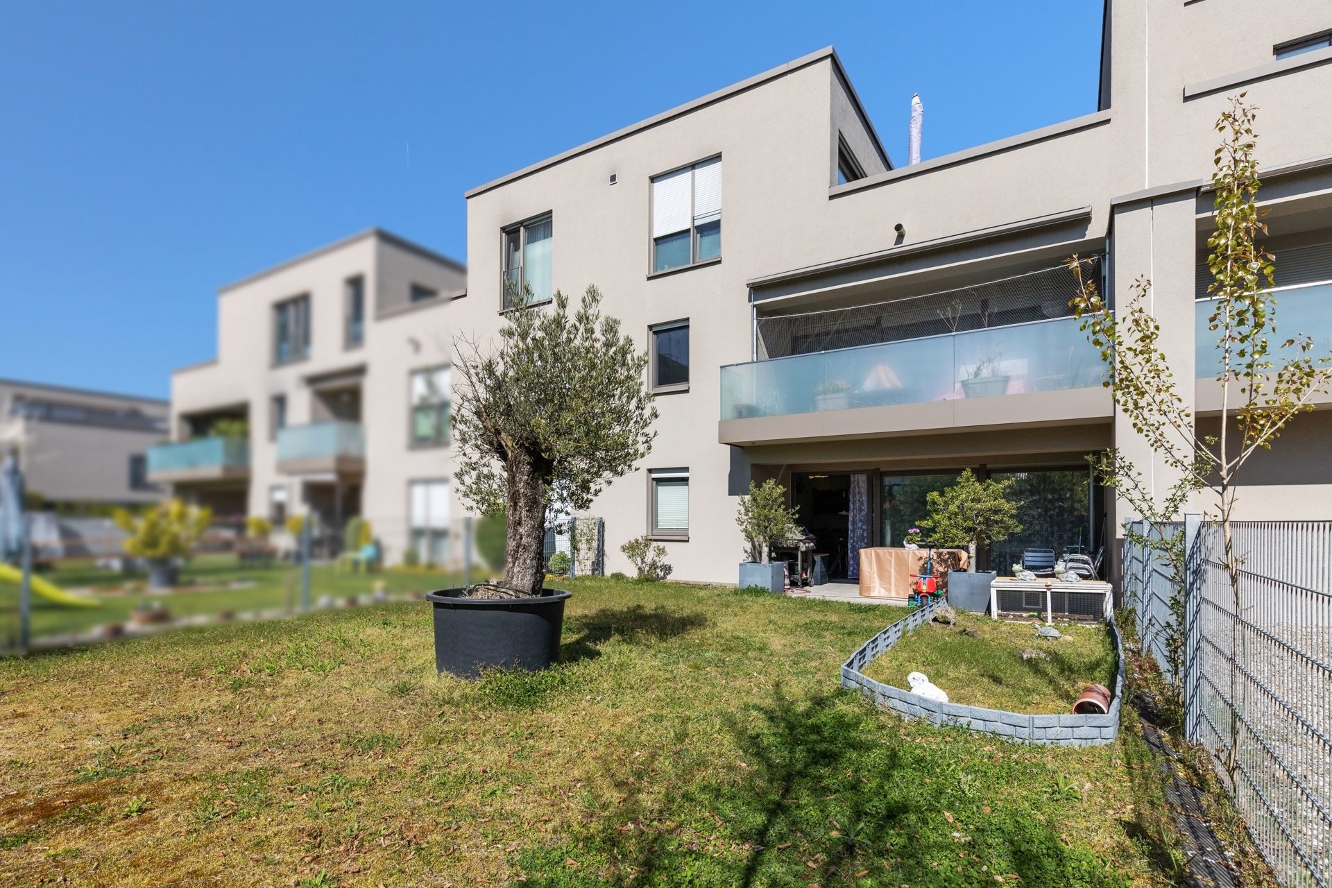 HUST Immobilien GmbH & Co. KG - Immobilienangebot - Karlsruhe / Knielingen - Alle - 4-Zimmer-Erdgeschosswohnung mit Terrasse und großem Garten in Knielingen - aktuell vermietet