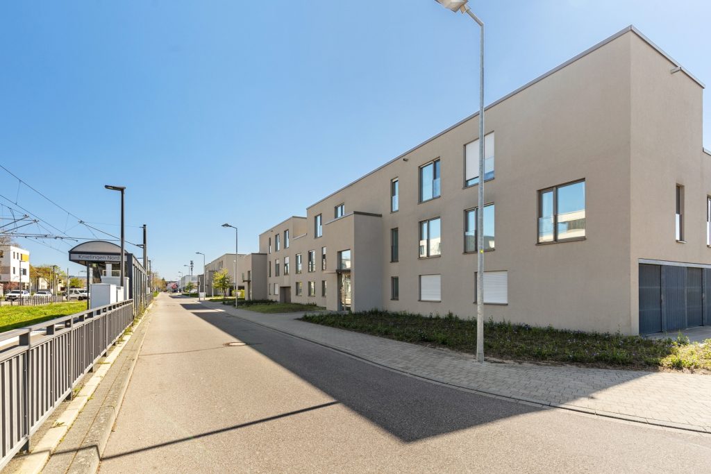 HUST Immobilien GmbH & Co. KG - Immobilienangebot - Karlsruhe / Knielingen - Alle - 4-Zimmer-Erdgeschosswohnung mit Terrasse und großem Garten in Knielingen - aktuell vermietet