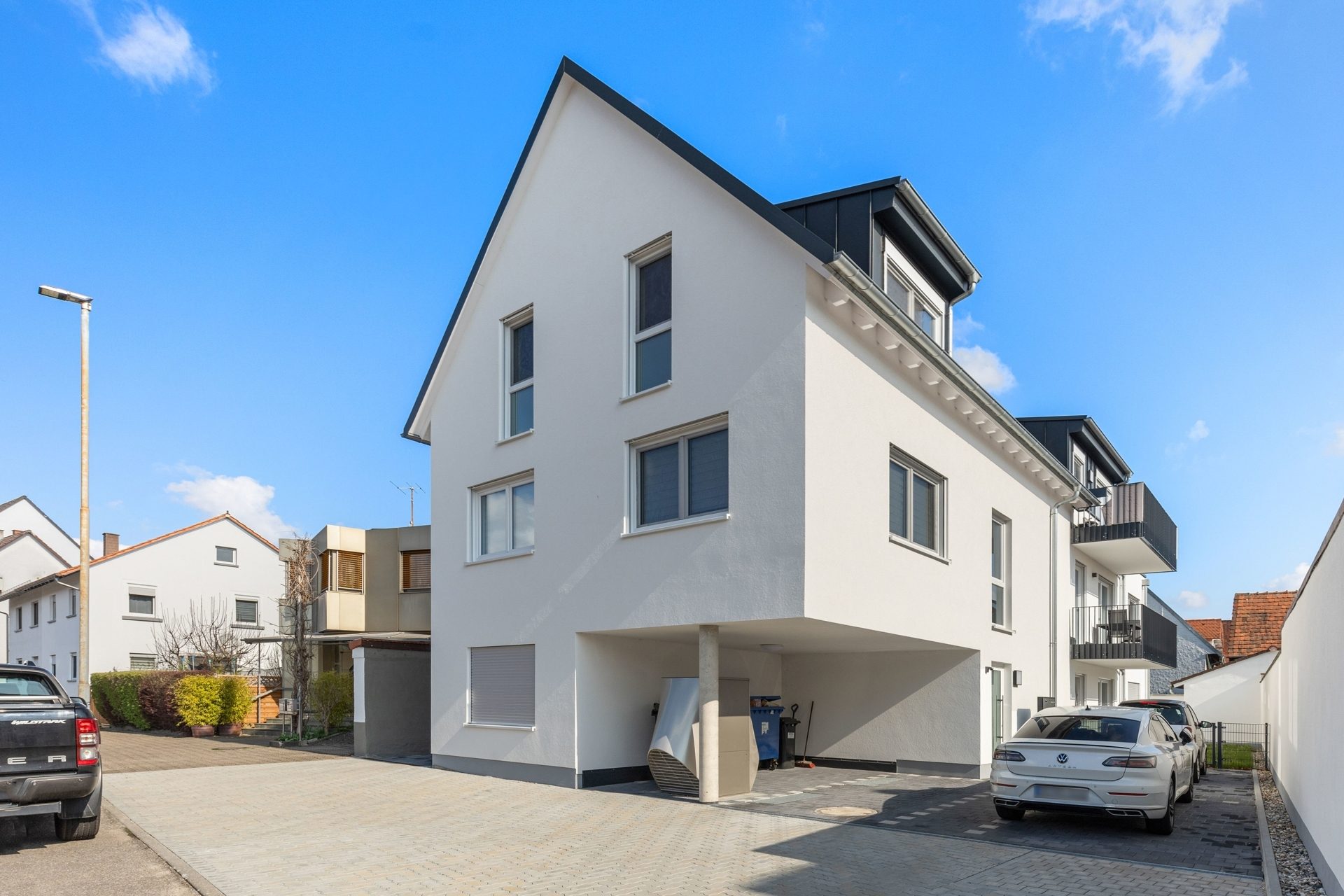 HUST Immobilien GmbH & Co. KG - Immobilienangebot - Stutensee - Alle - Eine Wohnung zum verlieben - Neubau, große Terrasse und offener Wohnbereich mit viel Licht.