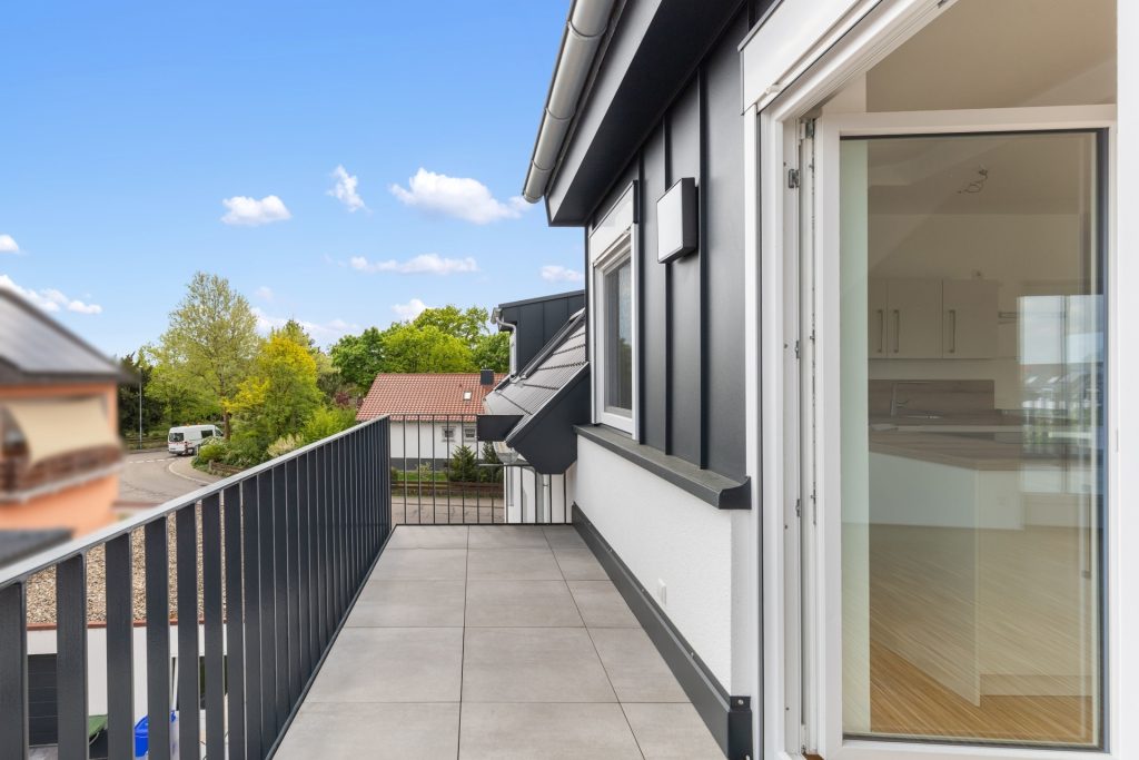 HUST Immobilien GmbH & Co. KG - Immobilienangebot - Stutensee - Alle - Eine Wohnung zum verlieben - Neubau, große Terrasse und offener Wohnbereich mit viel Licht.