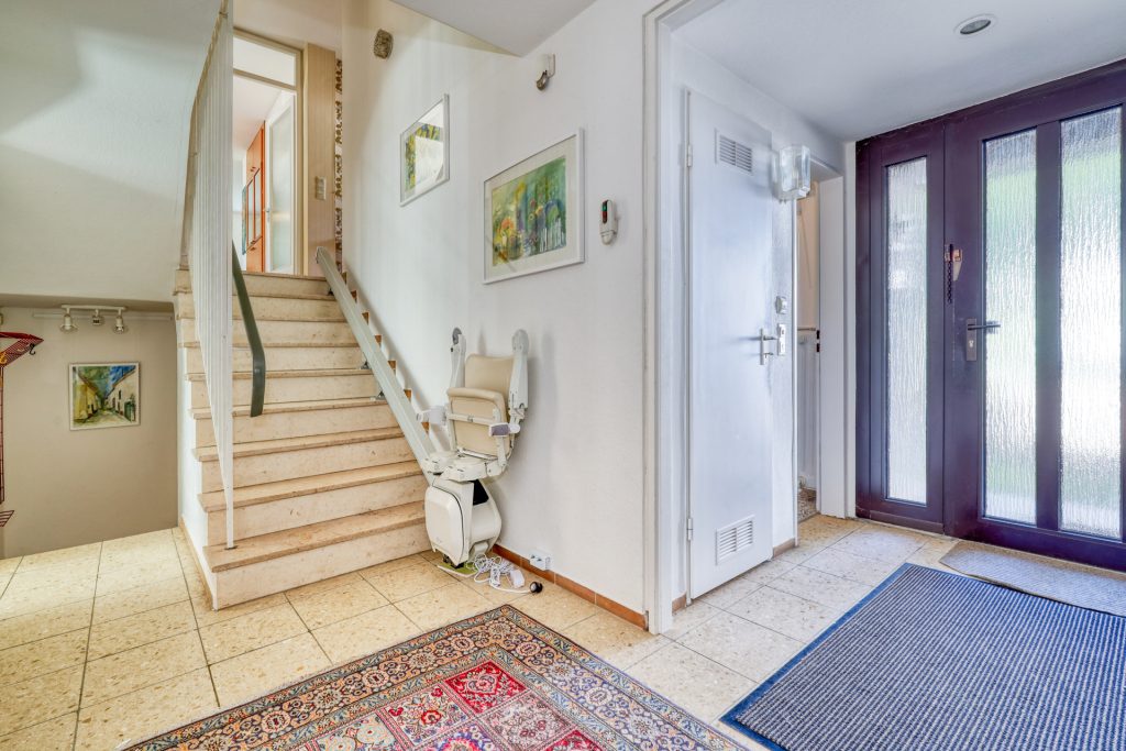 HUST Immobilien GmbH & Co. KG - Immobilienangebot - Karlsruhe - Alle - Einfamilienhaus mit großem Grundstück und viel Potential