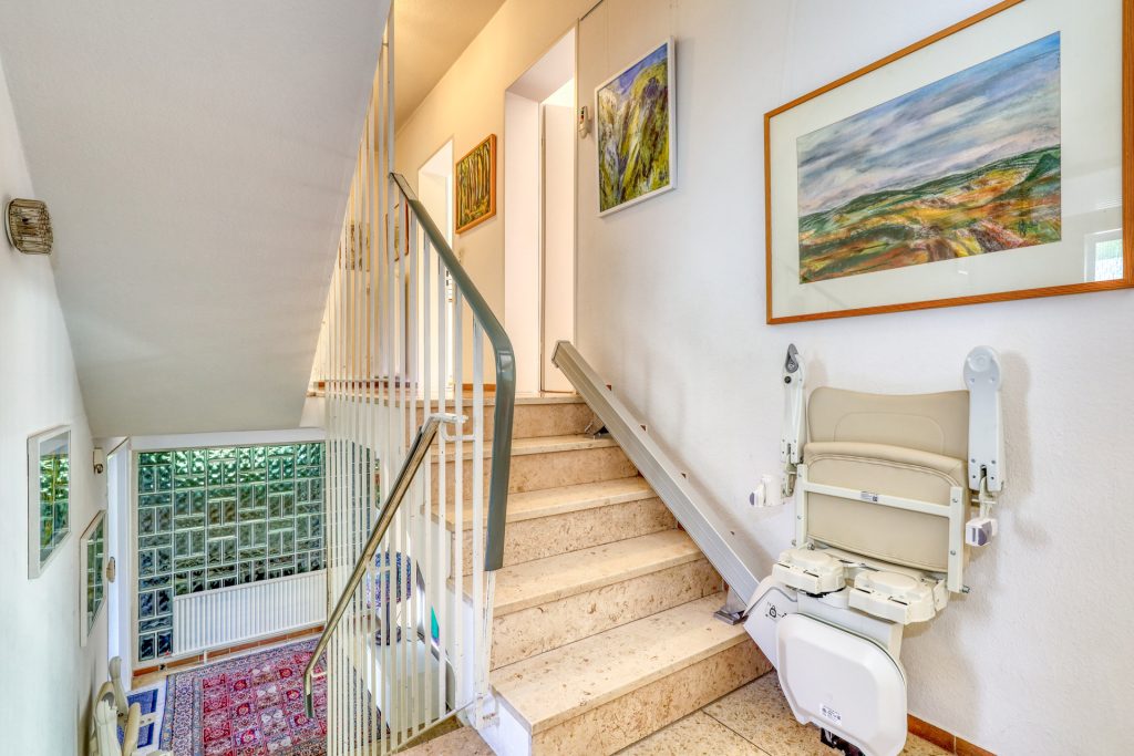 HUST Immobilien GmbH & Co. KG - Immobilienangebot - Karlsruhe - Alle - Einfamilienhaus mit großem Grundstück und viel Potential