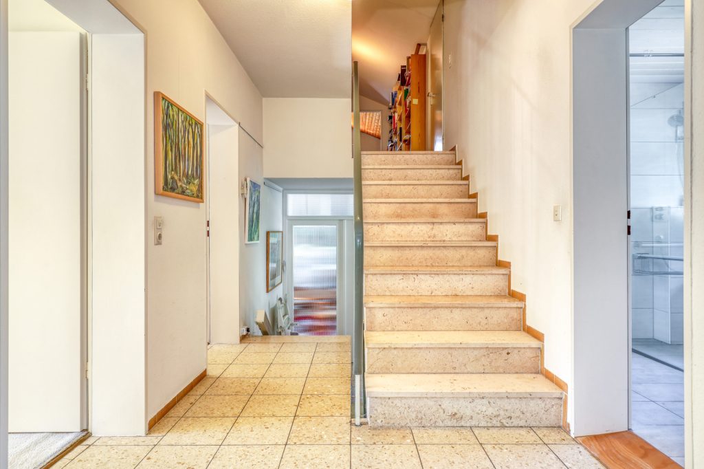 HUST Immobilien GmbH & Co. KG - Immobilienangebot - Karlsruhe - Alle - Einfamilienhaus mit großem Grundstück und viel Potential