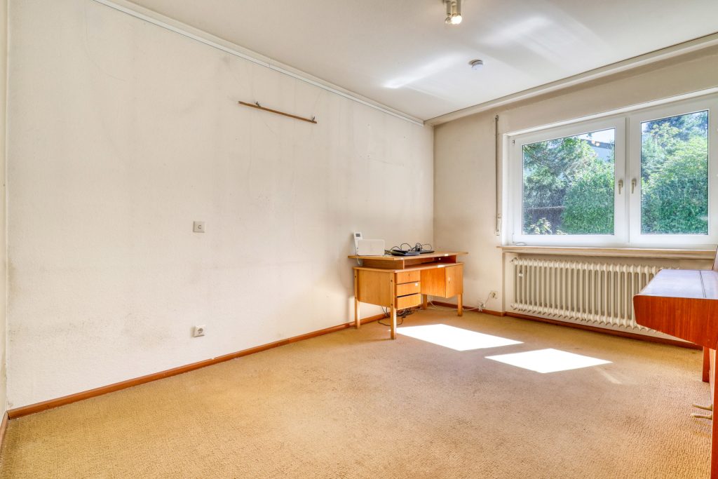 HUST Immobilien GmbH & Co. KG - Immobilienangebot - Karlsruhe - Alle - Einfamilienhaus mit großem Grundstück und viel Potential