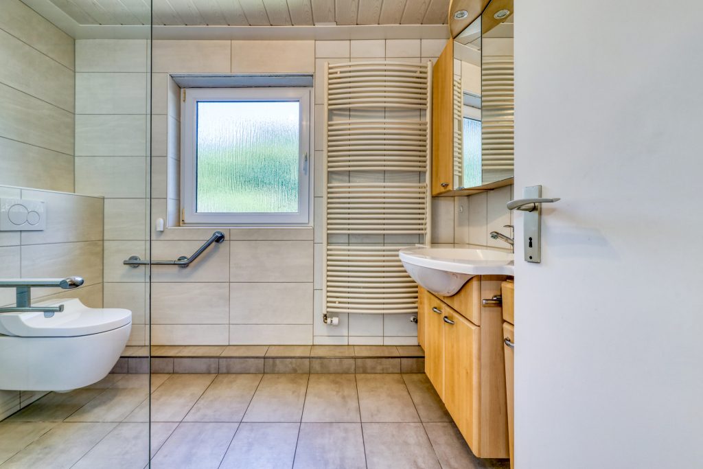 HUST Immobilien GmbH & Co. KG - Immobilienangebot - Karlsruhe - Alle - Einfamilienhaus mit großem Grundstück und viel Potential