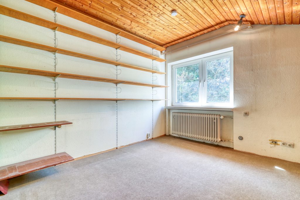 HUST Immobilien GmbH & Co. KG - Immobilienangebot - Karlsruhe - Alle - Einfamilienhaus mit großem Grundstück und viel Potential