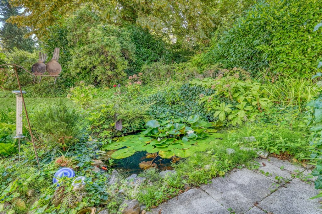 HUST Immobilien GmbH & Co. KG - Immobilienangebot - Karlsruhe - Alle - Einfamilienhaus mit großem Grundstück und viel Potential