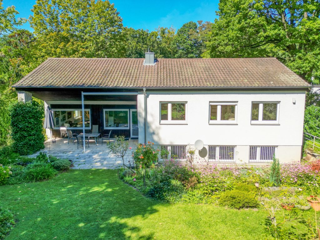 HUST Immobilien GmbH & Co. KG - Immobilienangebot - Karlsruhe - Alle - Einfamilienhaus mit großem Grundstück und viel Potential