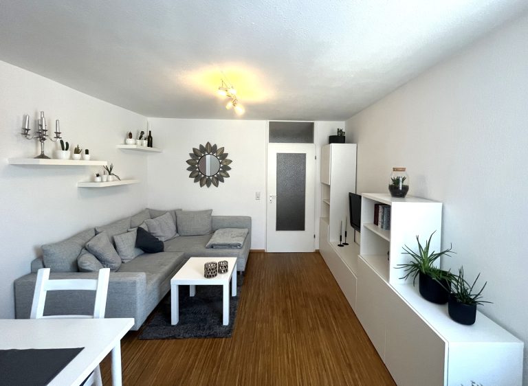 HUST Immobilien GmbH & Co. KG - Immobilienangebot - Karlsruhe - Alle - Moderne 1-Zimmer-Wohnung im 3. OG mit Küche, Aufzug und TG-Platz – Nähe Karlsruhe-Innenstadt & KIT
