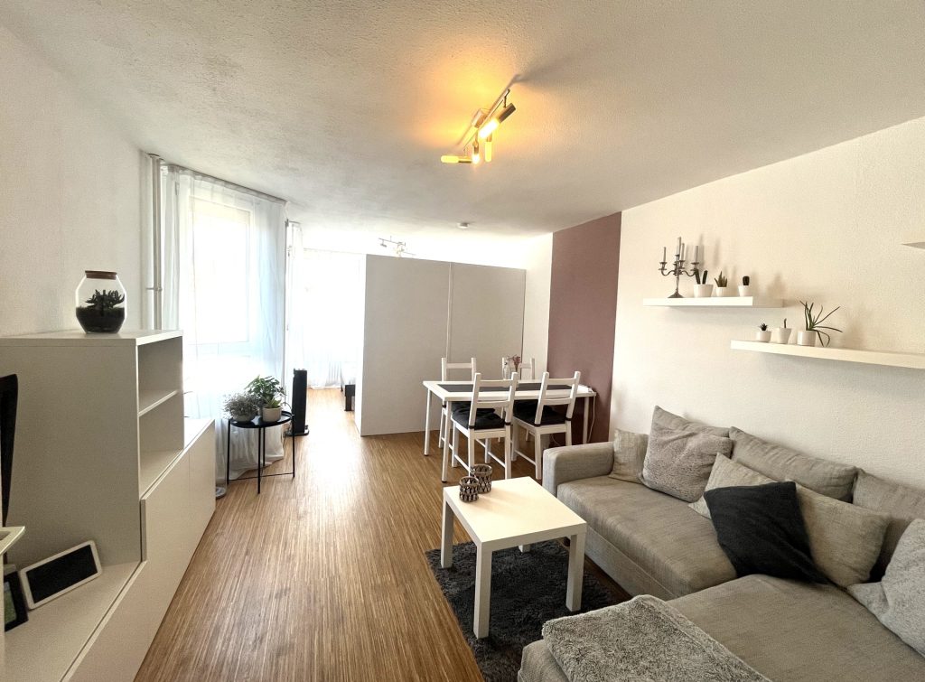 HUST Immobilien GmbH & Co. KG - Immobilienangebot - Karlsruhe - Alle - Moderne 1-Zimmer-Wohnung im 3. OG mit Küche, Aufzug und TG-Platz – Nähe Karlsruhe-Innenstadt & KIT