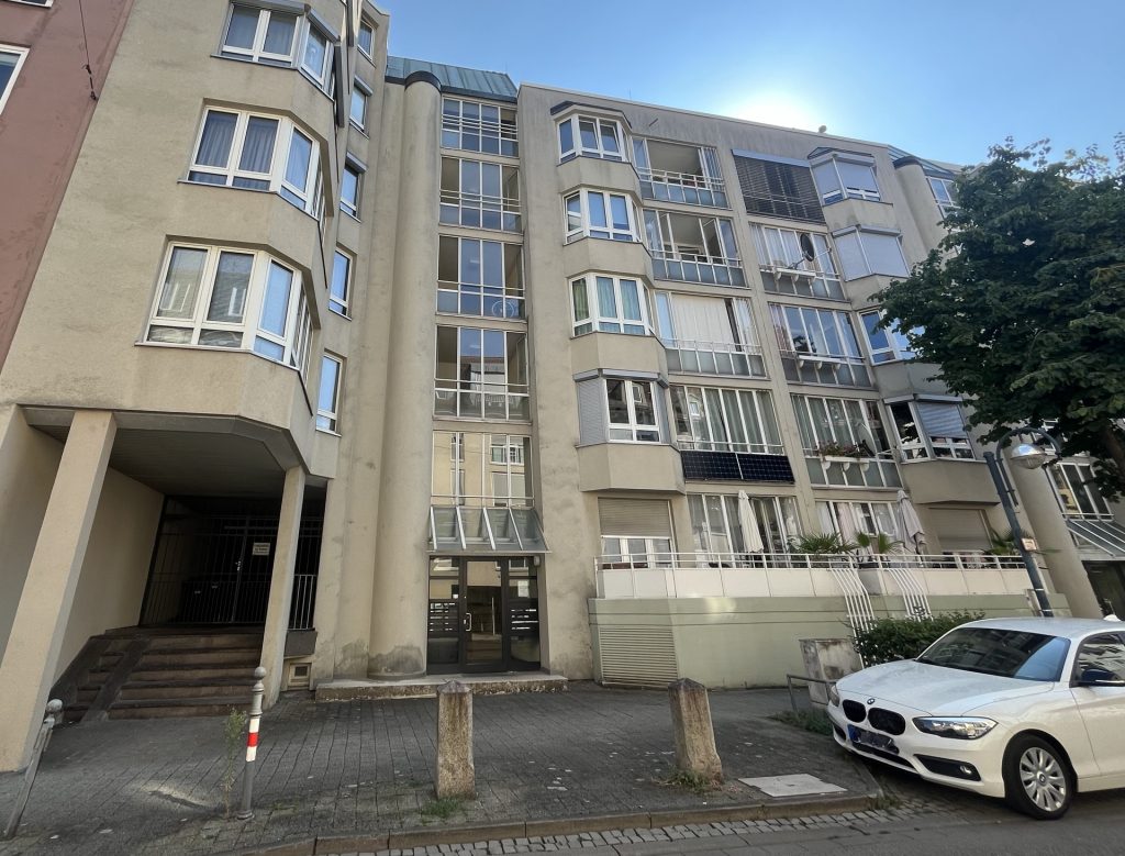 HUST Immobilien GmbH & Co. KG - Immobilienangebot - Karlsruhe - Alle - Moderne 1-Zimmer-Wohnung im 3. OG mit Küche, Aufzug und TG-Platz – Nähe Karlsruhe-Innenstadt & KIT