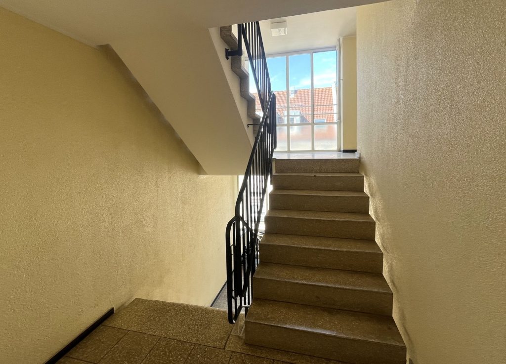 HUST Immobilien GmbH & Co. KG - Immobilienangebot - Karlsruhe - Alle - Moderne 1-Zimmer-Wohnung im 3. OG mit Küche, Aufzug und TG-Platz – Nähe Karlsruhe-Innenstadt & KIT
