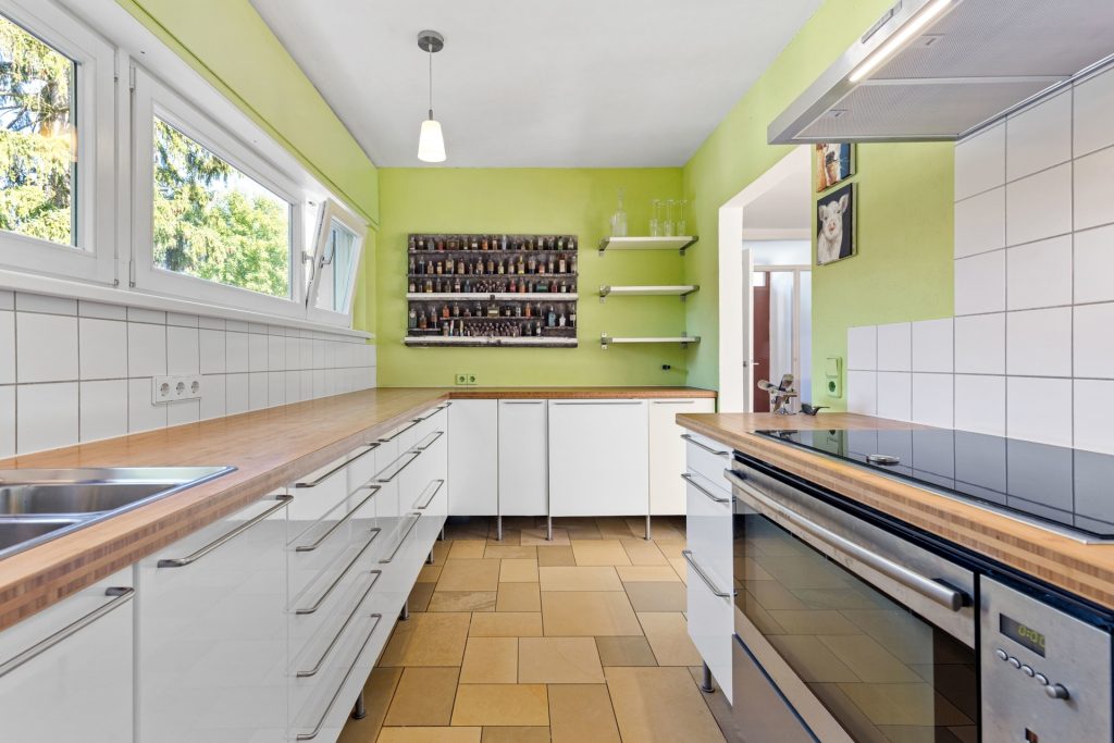 HUST Immobilien GmbH & Co. KG - Immobilienangebot - Karlsruhe - Alle - Platz für alle, Raum für Neues – Ihr Familiendomizil mit Einliegerwohnung und viel Grün