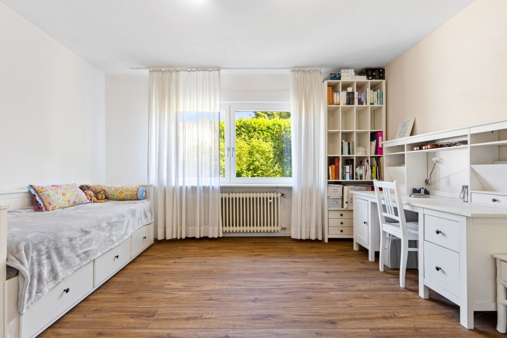 HUST Immobilien GmbH & Co. KG - Immobilienangebot - Karlsruhe - Alle - Platz für alle, Raum für Neues – Ihr Familiendomizil mit Einliegerwohnung und viel Grün