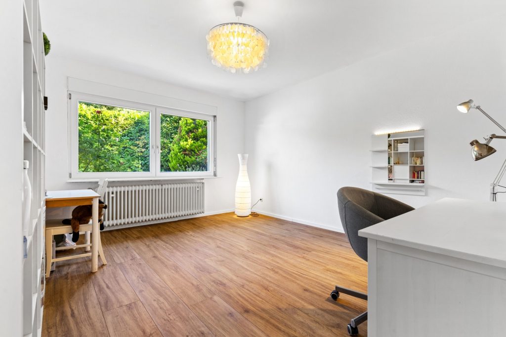 HUST Immobilien GmbH & Co. KG - Immobilienangebot - Karlsruhe - Alle - Platz für alle, Raum für Neues – Ihr Familiendomizil mit Einliegerwohnung und viel Grün