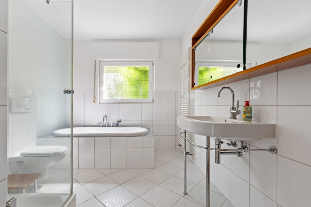 HUST Immobilien GmbH & Co. KG - Immobilienangebot - Karlsruhe - Alle - Platz für alle, Raum für Neues – Ihr Familiendomizil mit Einliegerwohnung und viel Grün