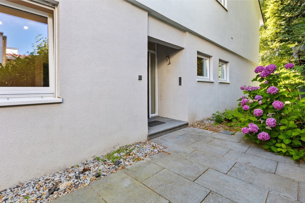 HUST Immobilien GmbH & Co. KG - Immobilienangebot - Karlsruhe - Alle - Platz für alle, Raum für Neues – Ihr Familiendomizil mit Einliegerwohnung und viel Grün