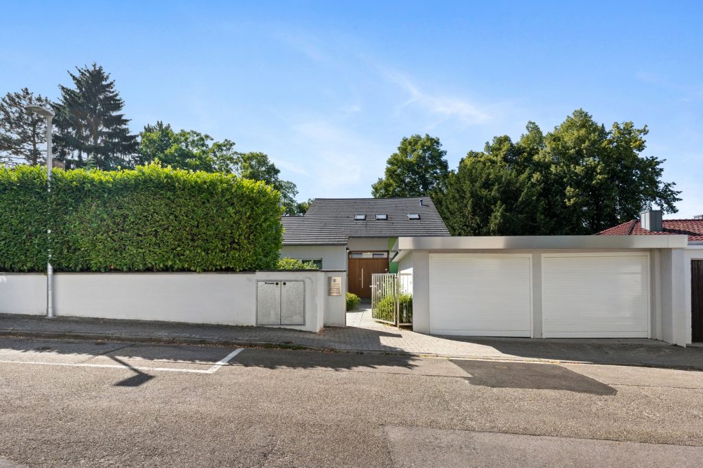 HUST Immobilien GmbH & Co. KG - Immobilienangebot - Karlsruhe - Alle - Platz für alle, Raum für Neues – Ihr Familiendomizil mit Einliegerwohnung und viel Grün