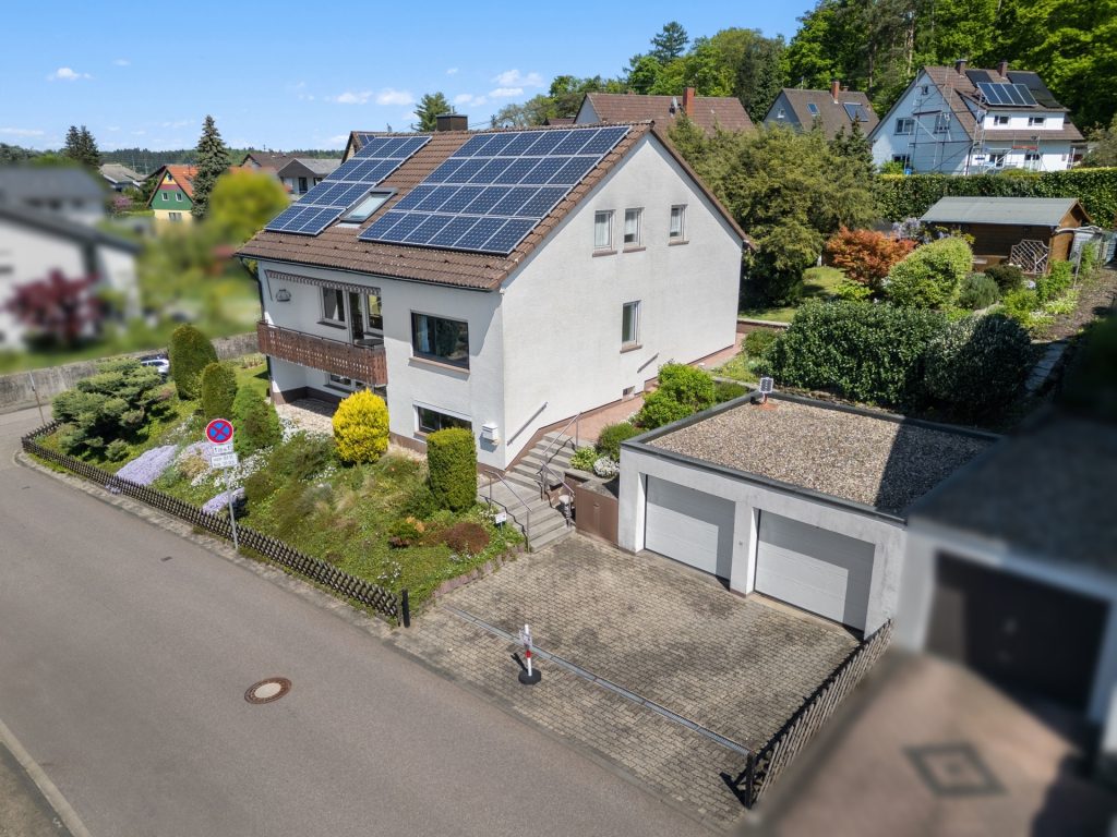 HUST Immobilien GmbH & Co. KG - Immobilienangebot - Karlsruhe / Stupferich - Alle - Mehrgenerationenhaus mit viel Raum und schönem Grundstück in ruhiger Lage