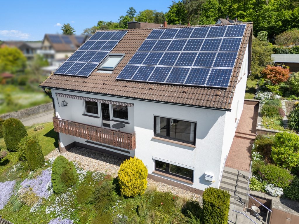 HUST Immobilien GmbH & Co. KG - Immobilienangebot - Karlsruhe / Stupferich - Alle - Mehrgenerationenhaus mit viel Raum und schönem Grundstück in ruhiger Lage