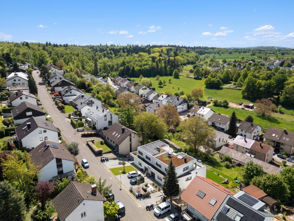 HUST Immobilien GmbH & Co. KG - Immobilienangebot - Karlsruhe / Stupferich - Alle - Mehrgenerationenhaus mit viel Raum und schönem Grundstück in ruhiger Lage