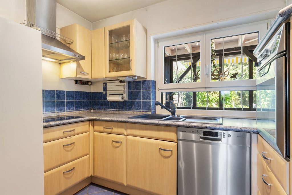 HUST Immobilien GmbH & Co. KG - Immobilienangebot - Karlsruhe / Stupferich - Alle - Mehrgenerationenhaus mit viel Raum und schönem Grundstück in ruhiger Lage