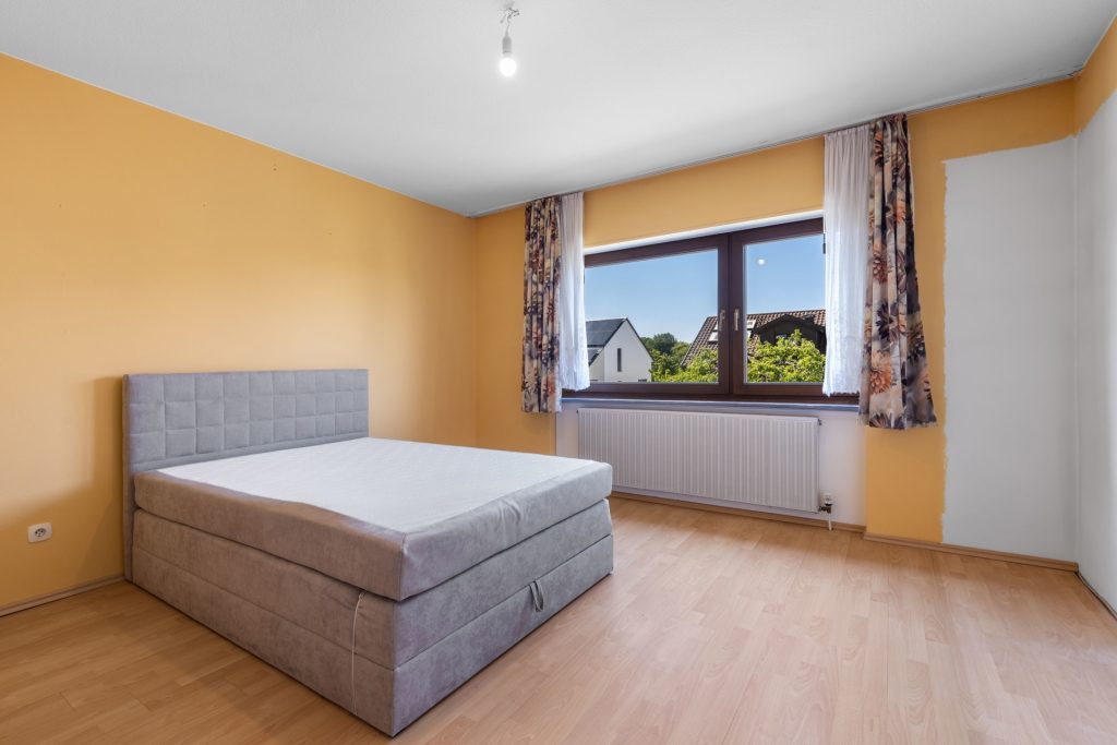 HUST Immobilien GmbH & Co. KG - Immobilienangebot - Karlsruhe / Stupferich - Alle - Mehrgenerationenhaus mit viel Raum und schönem Grundstück in ruhiger Lage