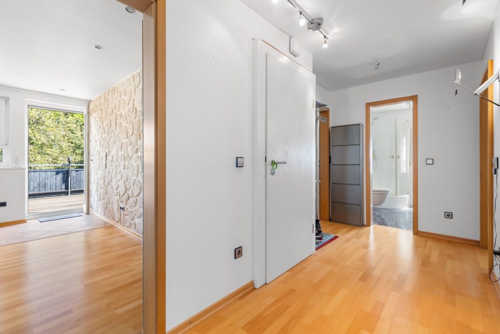 HUST Immobilien GmbH & Co. KG - Immobilienangebot - Karlsruhe / Stupferich - Alle - Mehrgenerationenhaus mit viel Raum und schönem Grundstück in ruhiger Lage