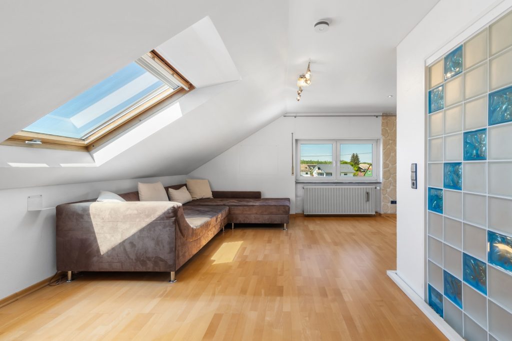 HUST Immobilien GmbH & Co. KG - Immobilienangebot - Karlsruhe / Stupferich - Alle - Mehrgenerationenhaus mit viel Raum und schönem Grundstück in ruhiger Lage