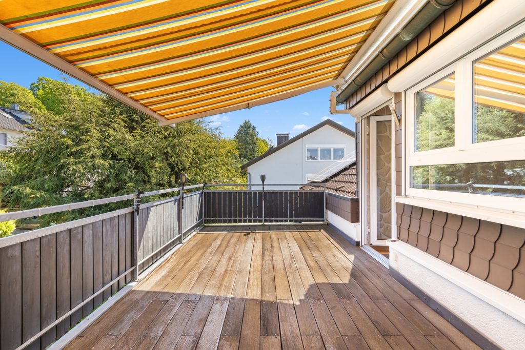 HUST Immobilien GmbH & Co. KG - Immobilienangebot - Karlsruhe / Stupferich - Alle - Mehrgenerationenhaus mit viel Raum und schönem Grundstück in ruhiger Lage