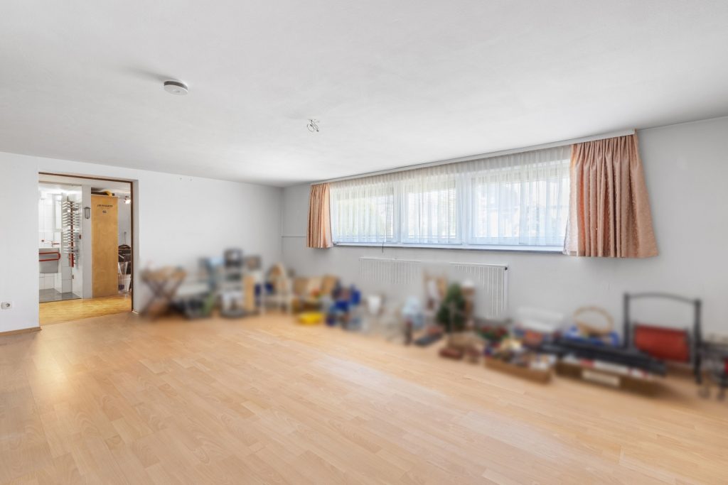 HUST Immobilien GmbH & Co. KG - Immobilienangebot - Karlsruhe / Stupferich - Alle - Mehrgenerationenhaus mit viel Raum und schönem Grundstück in ruhiger Lage