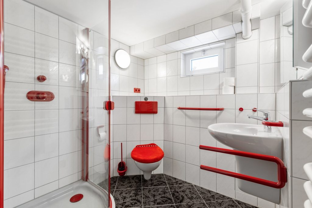 HUST Immobilien GmbH & Co. KG - Immobilienangebot - Karlsruhe / Stupferich - Alle - Mehrgenerationenhaus mit viel Raum und schönem Grundstück in ruhiger Lage