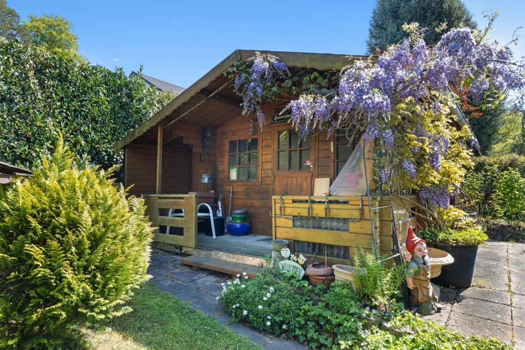 HUST Immobilien GmbH & Co. KG - Immobilienangebot - Karlsruhe / Stupferich - Alle - Mehrgenerationenhaus mit viel Raum und schönem Grundstück in ruhiger Lage