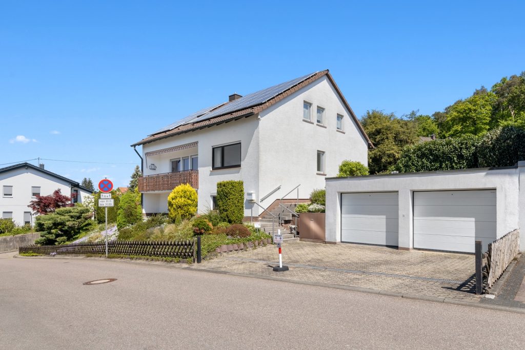 HUST Immobilien GmbH & Co. KG - Immobilienangebot - Karlsruhe / Stupferich - Alle - Mehrgenerationenhaus mit viel Raum und schönem Grundstück in ruhiger Lage
