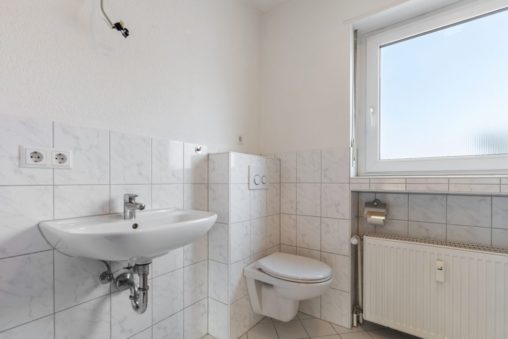 HUST Immobilien GmbH & Co. KG - Immobilienangebot - Karlsruhe / Südstadt - Alle - Licht, Luft und Lage – sonnige 2-Zimmer-Wohnung mit zwei Terrassen im 5. Obergeschoss mit Aufzug